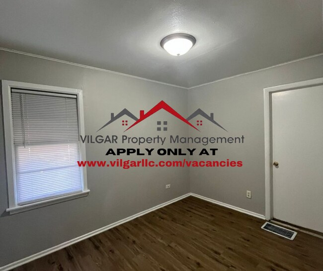 Building Photo - Step into comfort and convenience with this spacious 3-bedroom, 1-bathroom single-family home des...