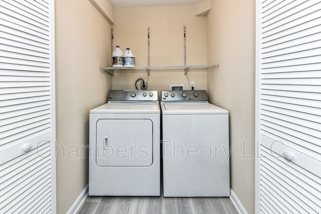 Building Photo - 8088 Edinburgh Dr