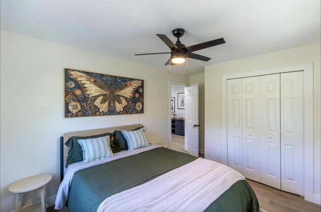 Building Photo - 16932 Aintree Dr W