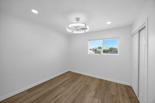 Building Photo - 1431 Alamitos Ave