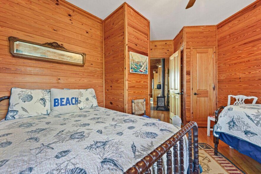 Building Photo - 6001 Belle Fontaine Dr