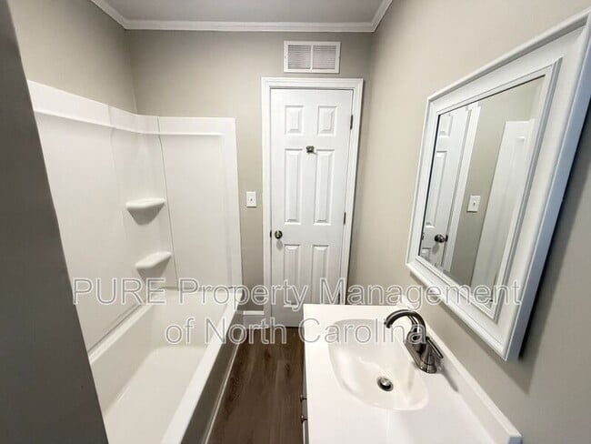 Building Photo - 231 Fairview Dr