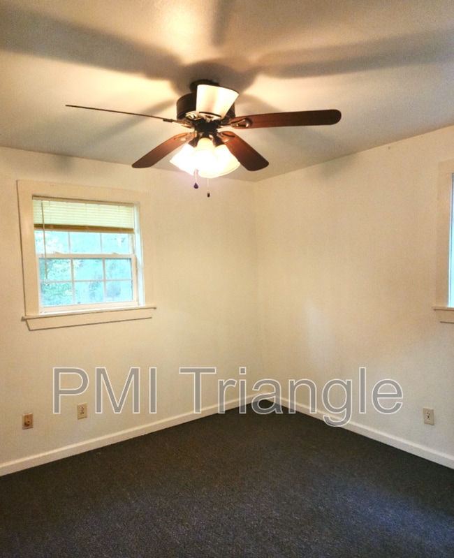 Building Photo - 5609 Hollytree Dr