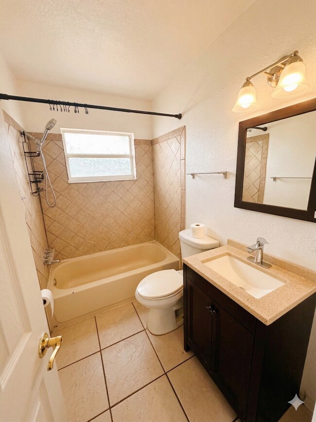 Building Photo - Newly Remodeled 3BR Home in Coquina Key – Large Yard with Dual Side Access