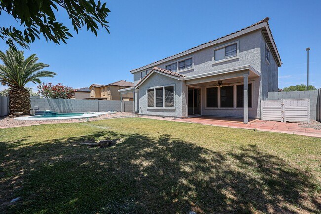 Building Photo - Amazing 5 bedrooms and bathrooms in one of the best school districts!