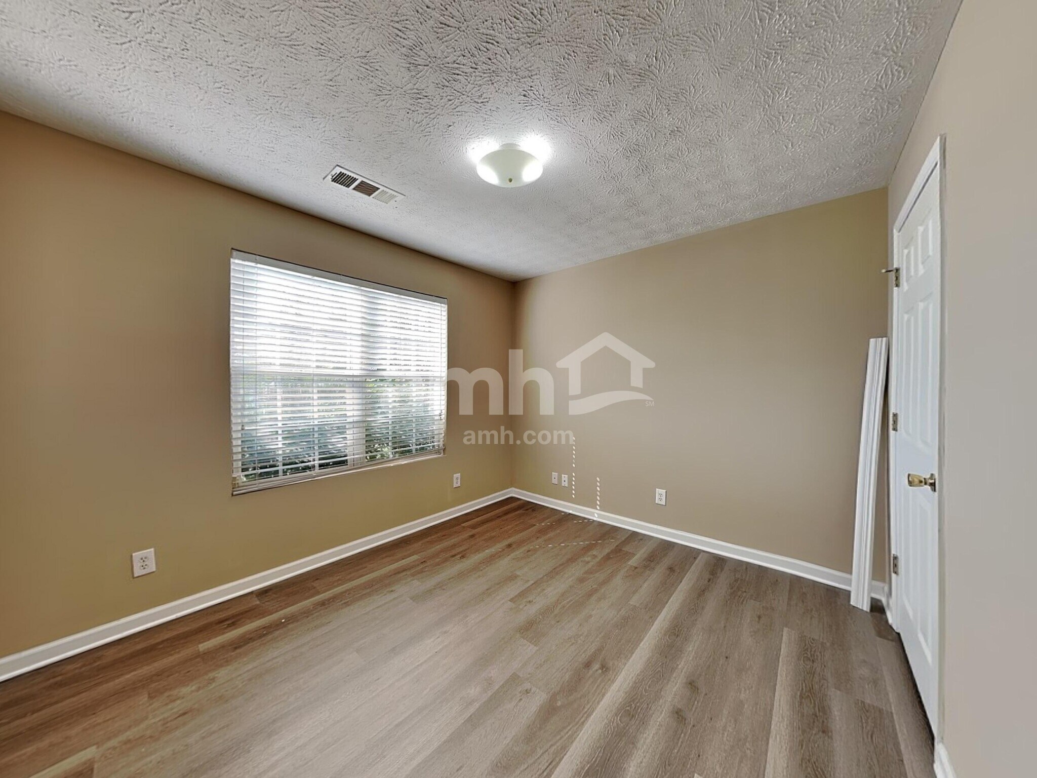 Building Photo - 1030 J Dorothy Pl