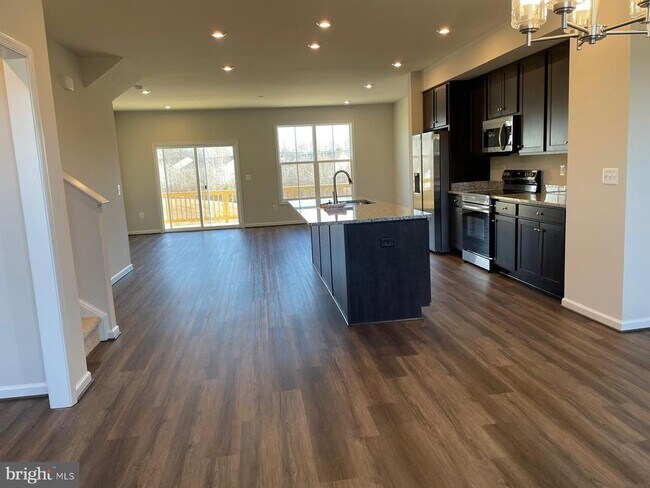 Building Photo - 8816 Selby Ct