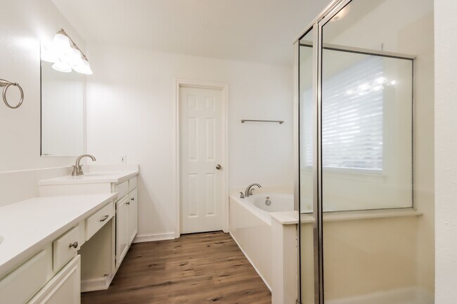 Building Photo - 18607 Timbers Dr