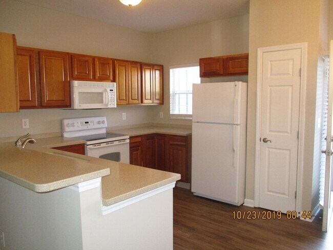 Building Photo - Traditions at Powell