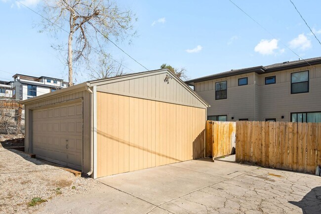 Building Photo - 911 Tennyson St