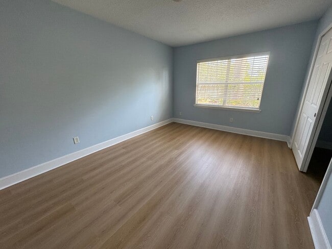 Building Photo - Move In Special! Coastal Creek Upstairs 2/...