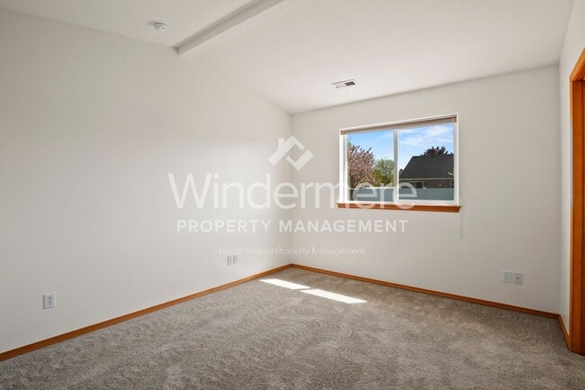 Building Photo - *Coming Soon* 3 Bedroom 2 Bath Home In North Spokane