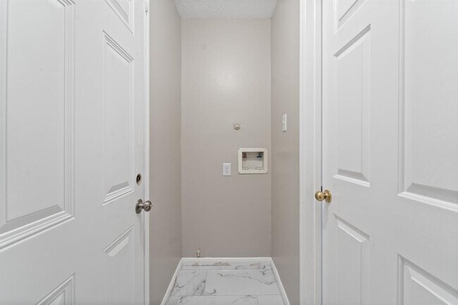 Building Photo - 7103 Biton Dr