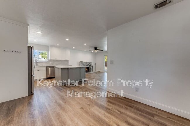 Building Photo - 5800 Deary Way