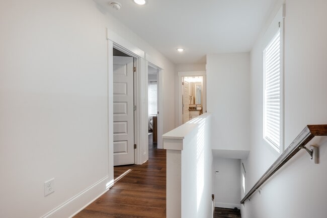 Building Photo - 372 Arch St