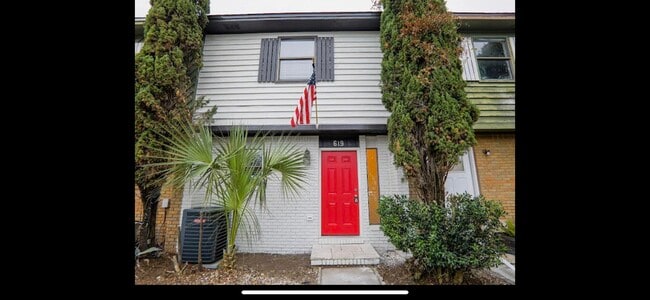 Primary Photo - 619 Sandalwood Dr