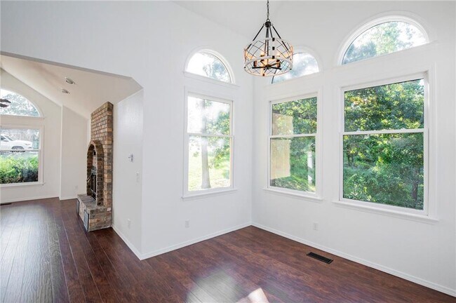 Building Photo - 8165 Old White River Rd