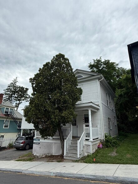 Building Photo - 106 Catherine St