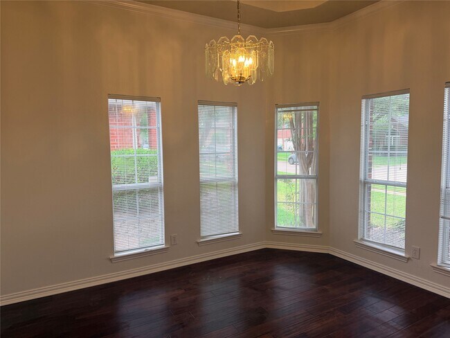 Building Photo - 2220 Sky Harbor Dr