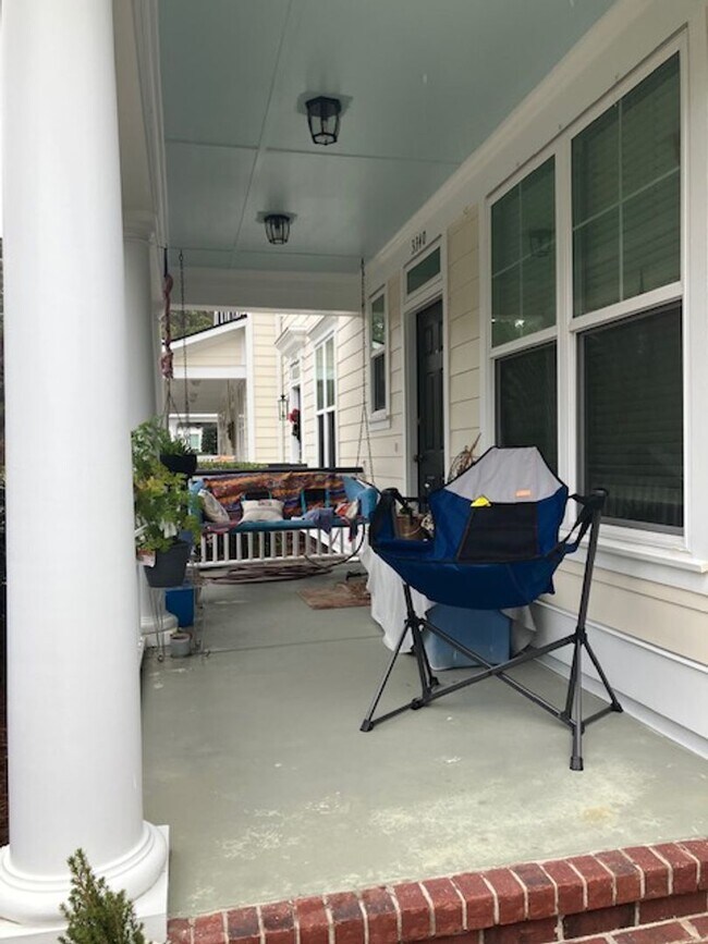 Building Photo - Fully Furnished: Stunning 3 - Bedroom 2.5 - Bath Townhome - Mt. Pleasant, SC