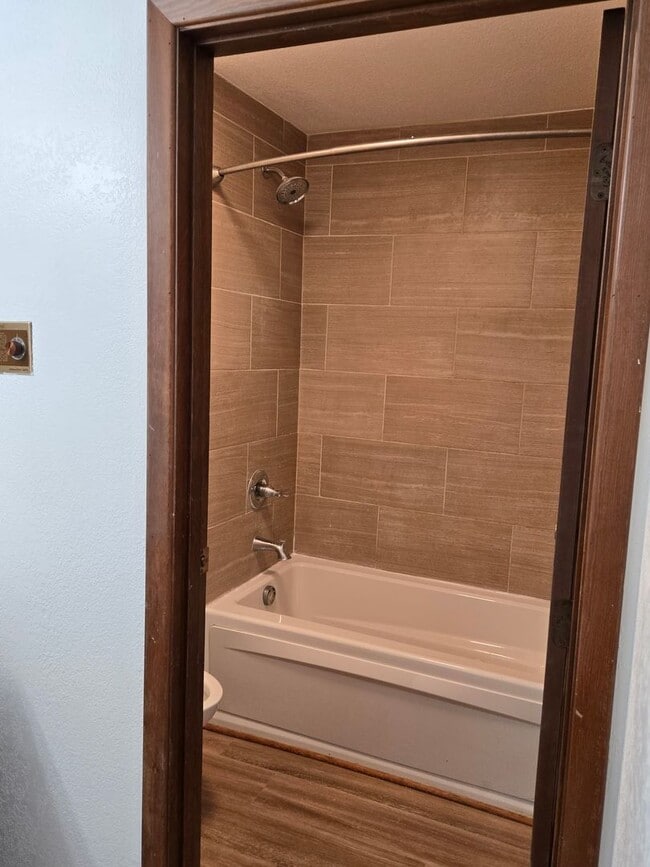 Building Photo - Newly Updated 4 Bedroom East Anchorage Home!