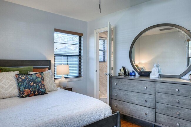 Building Photo - 9527 Vilven Ln