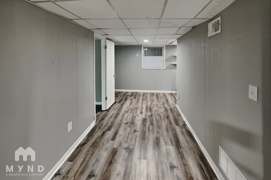 Building Photo - 2559 Park Dr