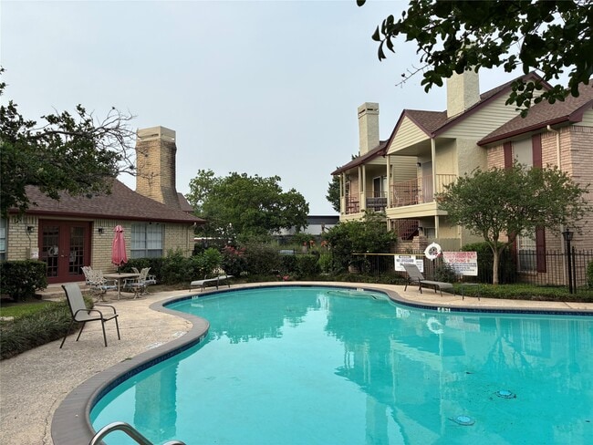 Building Photo - 2120 El Paseo St