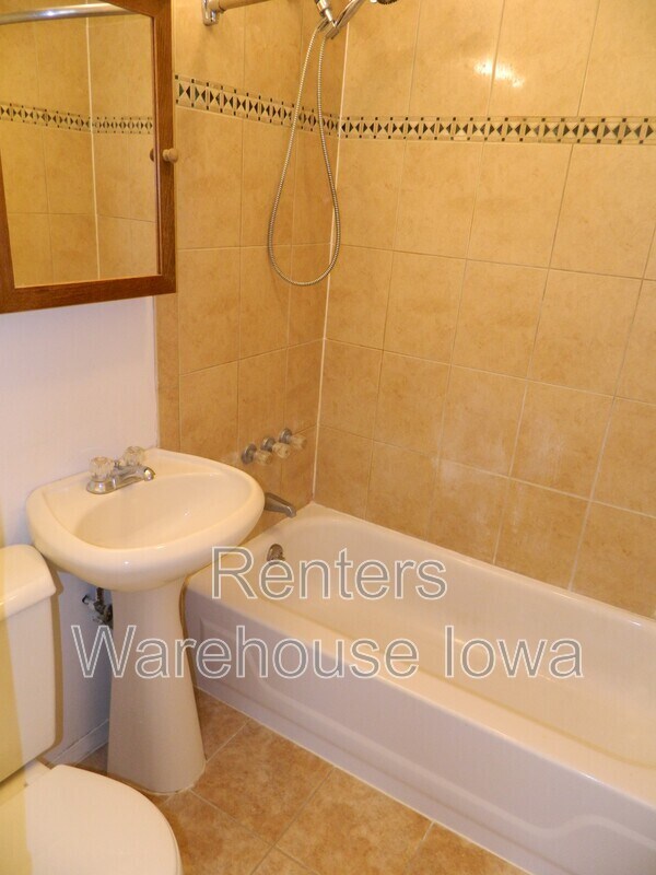 Building Photo - 4424 SE 8th St