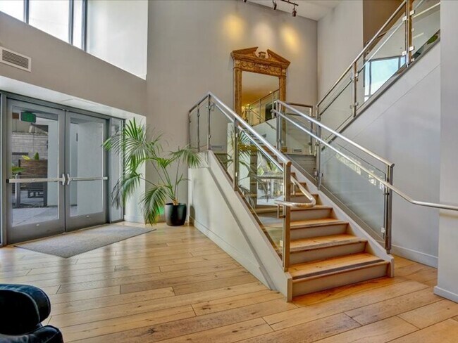 Building Photo - 2125 Bryant St