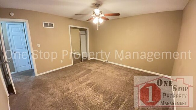 Building Photo - Huge 4 Bedroom, 2 Bathroom in Independence!