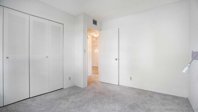 Building Photo - 505 Gardens Dr