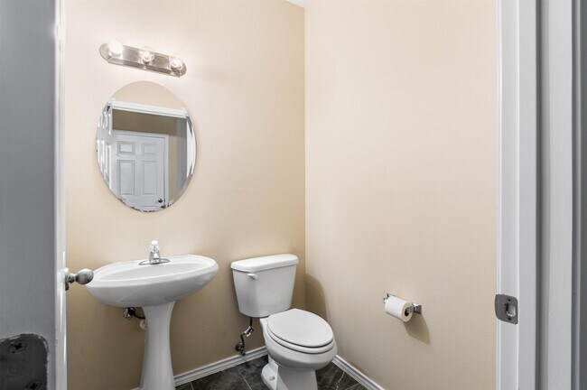 Building Photo - 5529 Shorthorn Dr