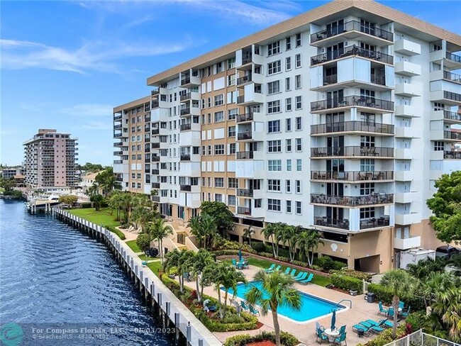 Building Photo - 1150 Hillsboro Mile-