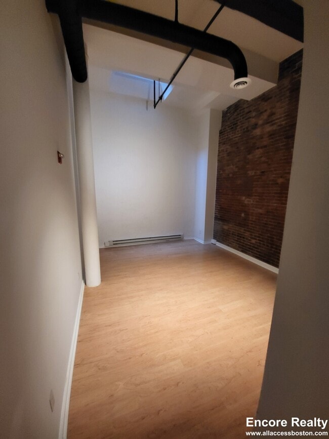 Building Photo - 254 Friend St