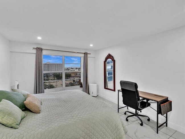 Building Photo - 5100 Dupont Blvd