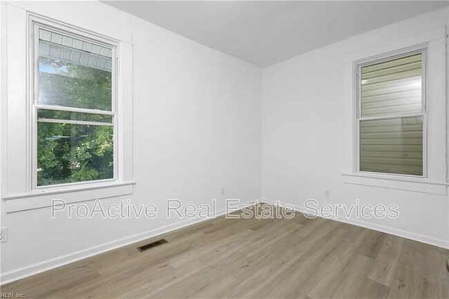 Building Photo - 244 W 32nd St