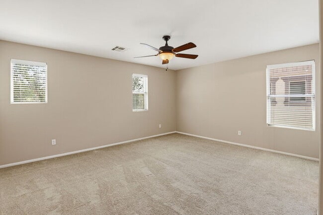 Building Photo - 981 S Deerfield Ln