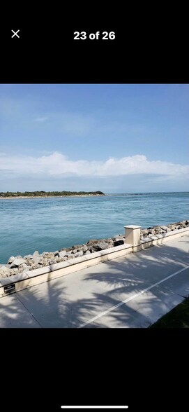 Building Photo - 2009 Oleander Blvd