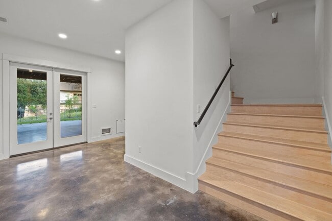 Building Photo - 2217 Seabiscuit Cv
