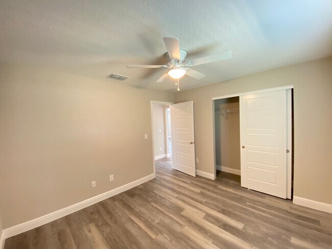 Building Photo - Custom Home - Desirable SE Ocala Neighborhood 3/2/2 **Won't Last**