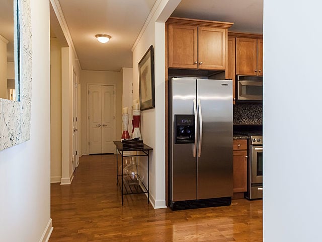 Building Photo - 450 E Waterside Dr