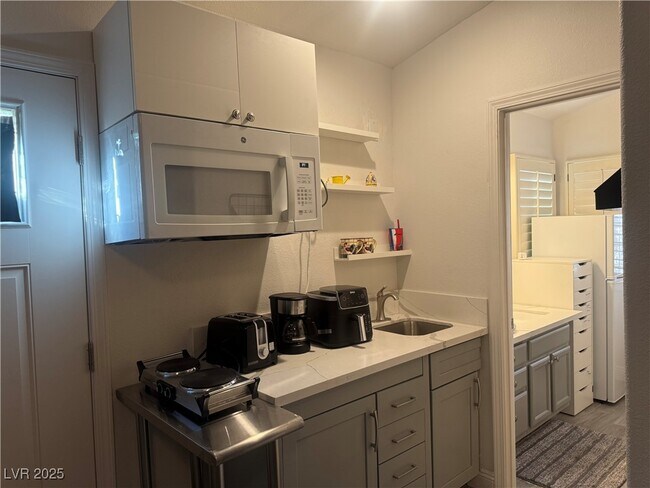Building Photo - 2749 Canarsy Ct