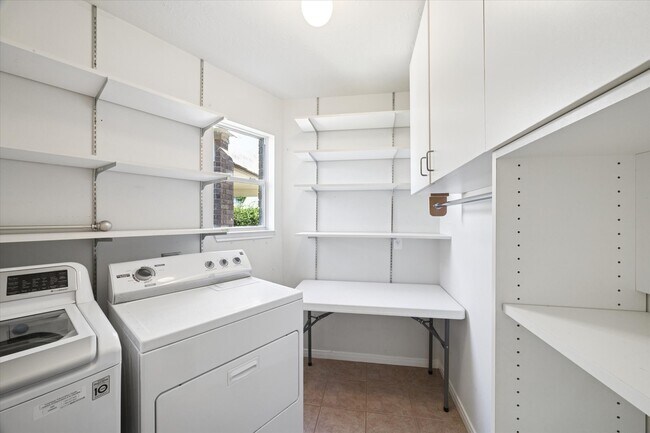 Building Photo - 501 Pine Bluff Dr