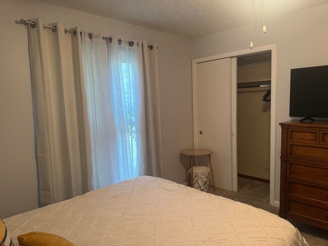 Building Photo - Knoxville 37923 - Fully furnished 1 bedroo...