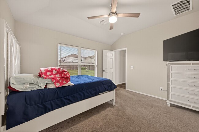 Building Photo - 10411 Meadow Saffron Dr