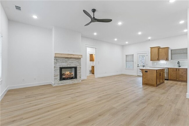 Building Photo - 16 Celtic Dr