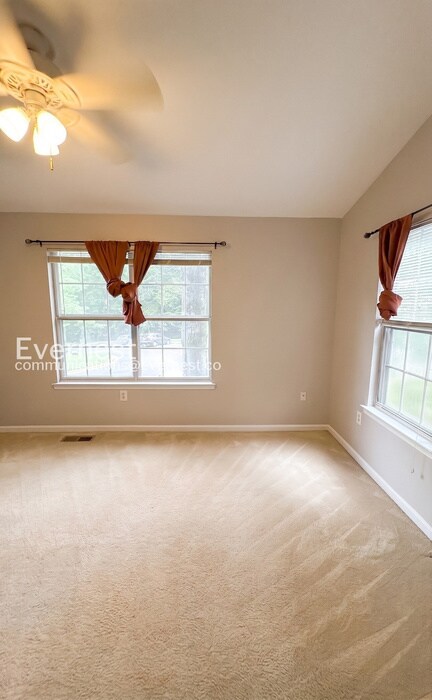 Building Photo - 3 Bed/3.5 Bath Townhome with Fenced Yard / Available Now!