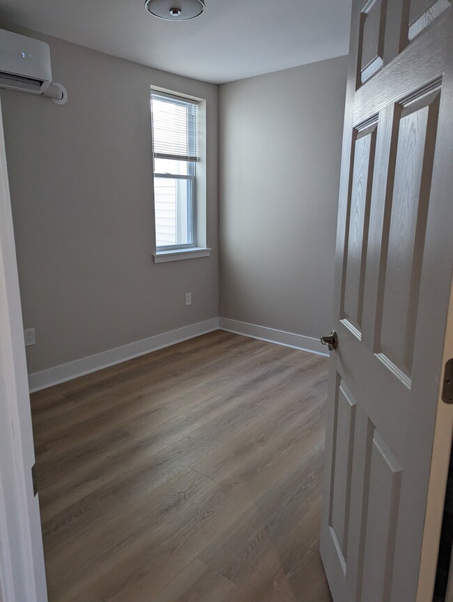 middle bedroom 2nd floor - 872 Granite St