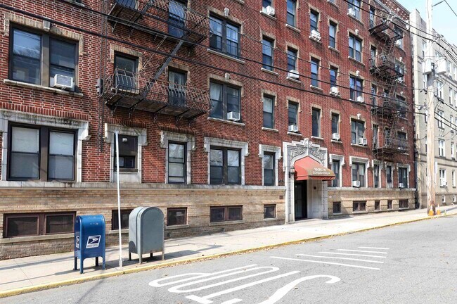 Building Photo - 301 79th St
